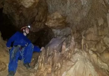 Actividades de Aventura en Teruel - Espeleología en Ejulve