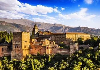 Entradas para Alhambra y Palacios Nazaríes: Visita guiada + Sin colas