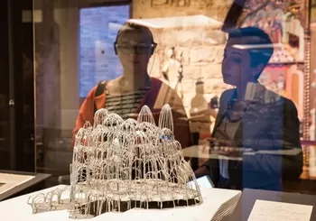 Entradas para The Gaudí Exhibition Center: Audioguía + Gafas RV