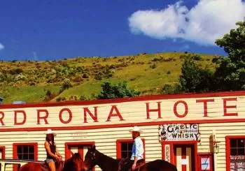 Cardrona High Country Pub Trail Horse Riding Trek (adventurous) en Queenstown