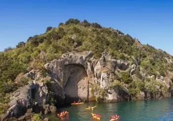 The Maori Carvings Half Day Kayak en Taupo