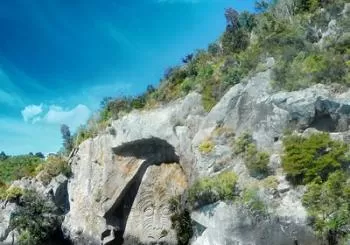 Half-Day Kayak to the Maori Rock Carvings in Lake Taupo
