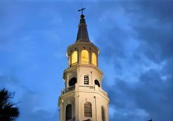 Ghosts of Charleston Night-Time Walking Tour with Unitarian Church Graveyard