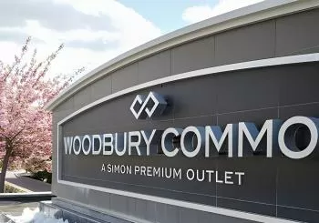 Woodbury Common Premium Outlets Shopping Tour from Midtown New York
