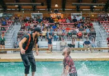 Paula Deen's Lumberjack Feud Supper Show en Pigeon Forge