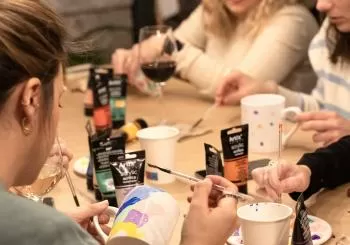 PintArte: pinta una taza + vinos y merienda en Mafrens en Madrid