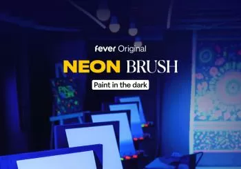 Neon Brush: Pintura & Bebidas às Escuras en Lisbon