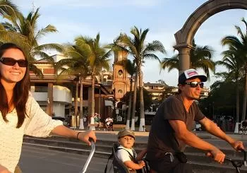 Private Tour in El Malecon Boardwalk Bike Ride en Puerto Vallarta