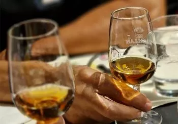 Cata de iniciación al whisky en Holy Drop en Madrid