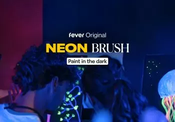 Neon Brush Kids : Un cours de peinture sous les néons en famille en Paris