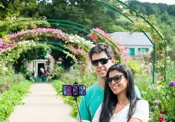 Versailles Timed Entrance Ticket and Giverny Small Group Day Trip from Paris