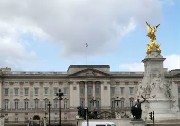 Palaces, Parliament & Power: A Walking Tour of London's Royal City