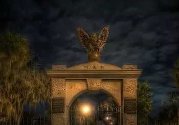 The Grave Tales Ghost Tour in Savannah
