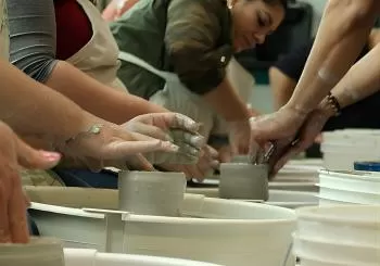 90-Minutes of Pottery Fun en Seattle