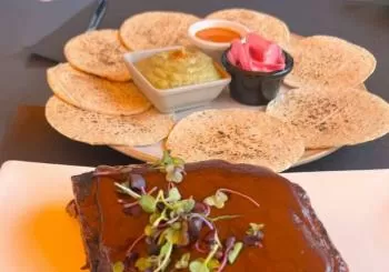 Costillas coreanas en Kato Madrid, menú fusión Asiático para 2 personas