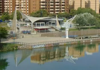 Paseos en barca con el club deportivo Monkayak Hiberus en Zaragoza