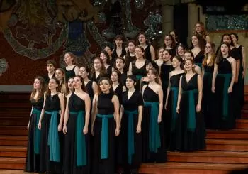 Cor de Noies de l’Orfeó Català —‘Primfila, primfila’ en Amer