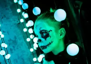 Mystères au Château de Lumières : Un voyage entre Halloween et la Fête des Morts Paris