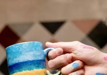PintArte: pinta una taza + vinos y merienda en Mafrens en Madrid