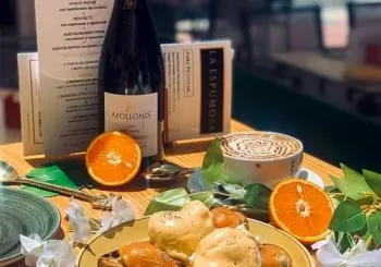 Brunch con champagne en la terraza de La Espumosa en Madrid