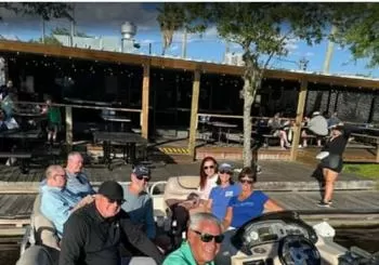 Pontoon Pub Crawl, 5 Lakeside Pubs and Restaurants Visit by Boat en Orlando