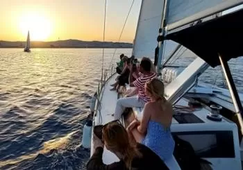 Barcelona Crucero de lujo en velero compartido al atardecer