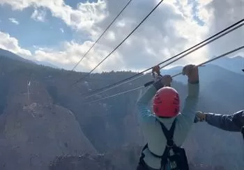 Woods Course Zipline Tour in Seven Falls en Colorado Springs