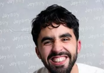 Mourad dans 'Joy Boy' au théâtre BO Saint-Martin en Paris