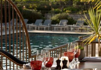 Le Mas étoilé : Une soirée cinéma au cœur d’un jardin luxuriant en Nice