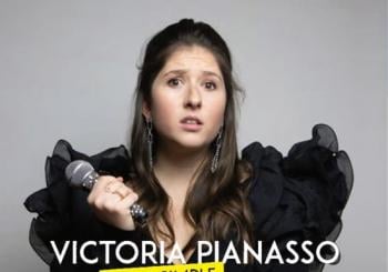 Victoria Pianiasso dans 'Reste Simple' au théâtre BO Saint-Martin Paris