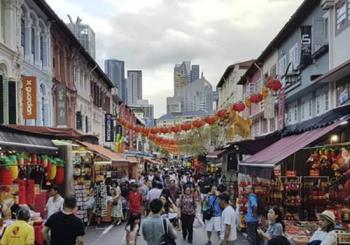 Nostalgic Chinatown of Singapore: Walking Tour with Local Guide