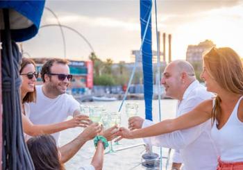 Sailing Tour + Cata de vinos guiada por un experto sumiller a Barcelona
