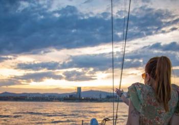 Puesta de sol desde un velero en Barcelona