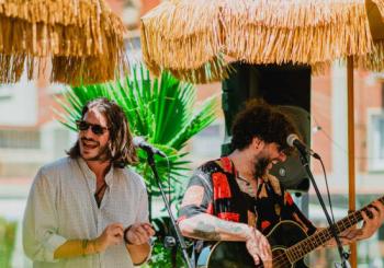 Brunch BBQ + música en directo en el rooftop del Hotel Generator en Madrid
