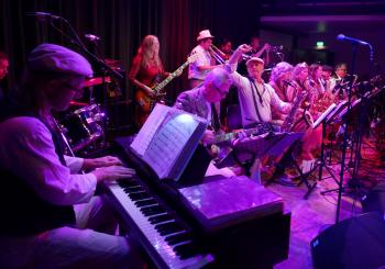 Shiny's Ballroom - Lola Swingt! a Hamburg