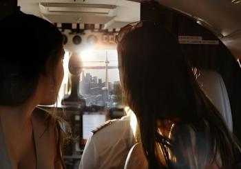 One hour Aerial Tour of Toronto and Niagara Falls with iflyTOTO