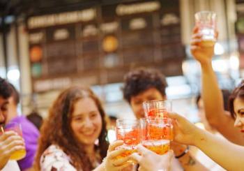 Fiesta cervecera en Factoría Cruzcampo en Sevilla