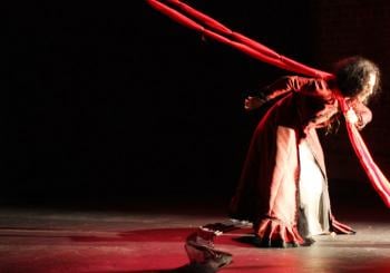 Bodas de Sangre – Cientos de pájaros te impiden andar (TEATRO ABREGO)- KONTATZEN DUTEN EMAKUMEAK (Organiza: Panta Rhei) Vitoria-Gasteiz