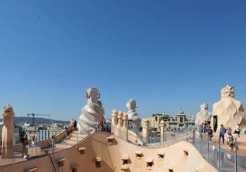 Casas de Gaudí y Sagrada Familia: Visita de un día a Barcelona
