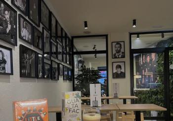 Cena con monólogos en Malasaña en Madrid