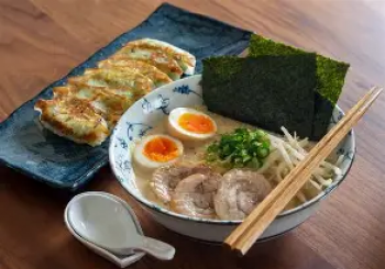 Taller de Ramen Express y Gyozas: Sabores del Japón Tradicional en Málaga
