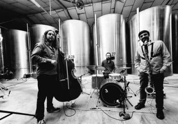 Hidden Forces Trio en Ruega x Nosotros en Sevilla