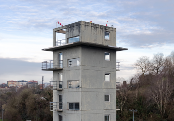 LAS TORRES EN LLAMAS - ANDONI ZAMORA TXAKARTEGI en DONOSTIA