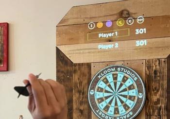 Juego de dardos interactivo + cerveza en El Hachazo en Valencia