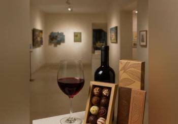 Arte y Sabor: Vino, Bombones Artesanos y recorrido por galería de arte Madrid