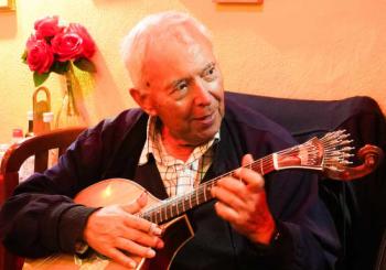 Lisboa: Show de fado ao vivo com aperitivos Lisbon