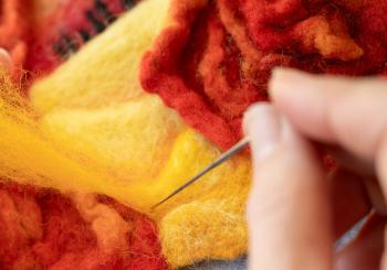 TALLER DE NEEDLE FELTING: AFIELTRADO DE LANA CON AGUJA CON MISTYBOSK - 28 de enero 2026 en Madrid