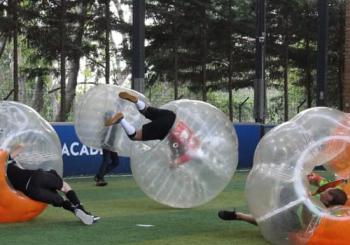 Bubble Football para 6 a 20 pessoas: entra numa bolha gigante! en Lisbon