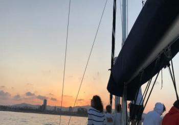 Experiencia en velero privado por Barcelona hasta 11 personas (Aperitivo y Bebidas incluidas)