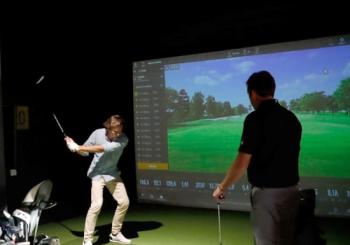 Una clase particular de golf en H0Rooftop en fin de semana en Madrid